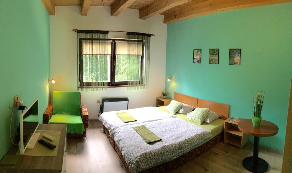 Lesni Penzion Vranov Vranov nad Dyji Bagian luar foto